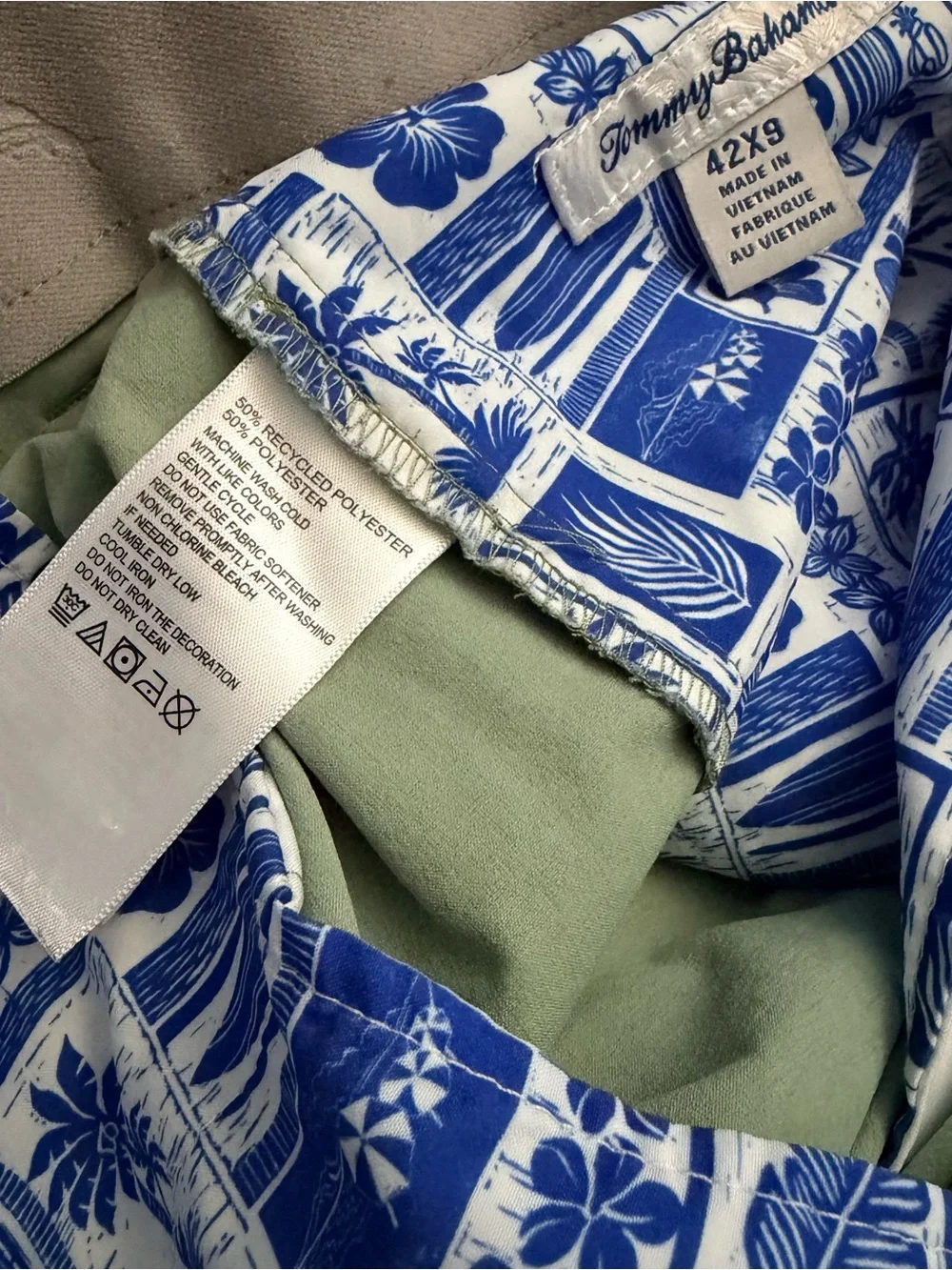 Tommy Bahama Men’s Green 5 pockets Solid Chino Flat Front Shorts 9 Inch Inseam
